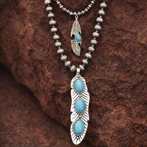 🪶Faux Navajo pearl and feather necklace